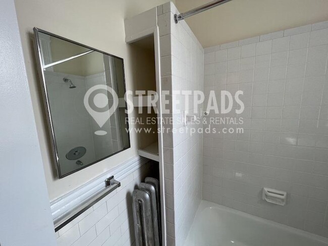 Building Photo - bedroom in Boston MA 02215