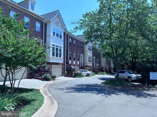 Building Photo - 214 Halpine Walk Ct