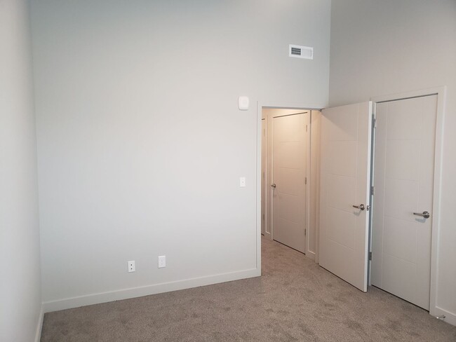 Building Photo - 2 Bed 1 Bath in Springville!!