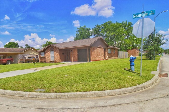 Building Photo - 10915 Roandale Dr