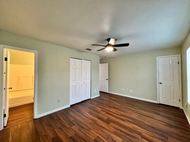 Building Photo - Glenleigh 1st-time Rental! Pet-Friendly, End-Unit Townhome, Cul-De-Sac with HUGE fenced backyard!