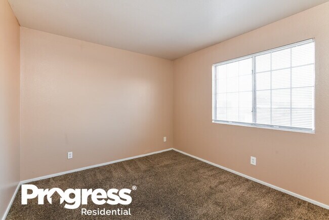 Building Photo - 327 Yarnell Dr