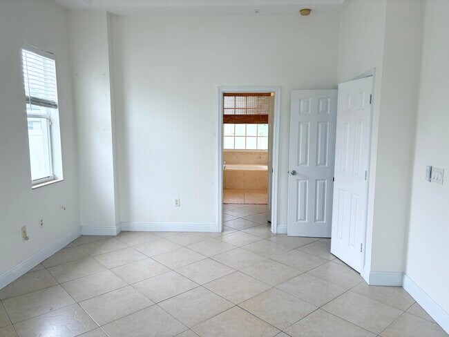 Building Photo - 2066 SW Savage Blvd