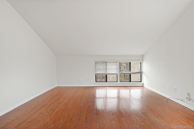 Building Photo - 132 Stonemeadow Dr