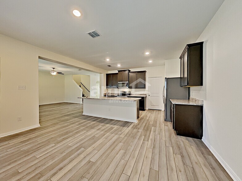 Building Photo - 7926 Cactus Plum Dr