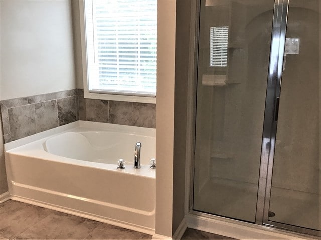 Building Photo - 402 River Summit Dr