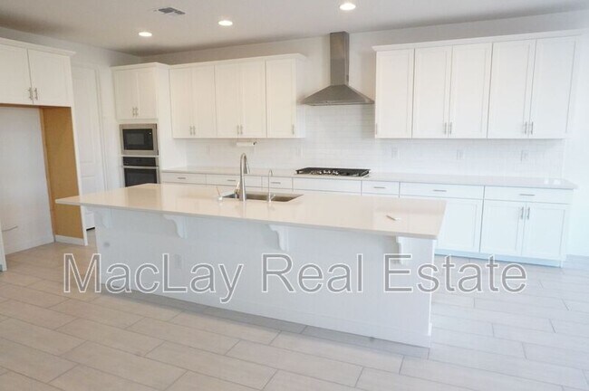 Building Photo - 40562 W Michaels Dr