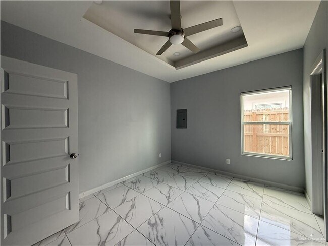 Building Photo - 9222 N 56th Ln