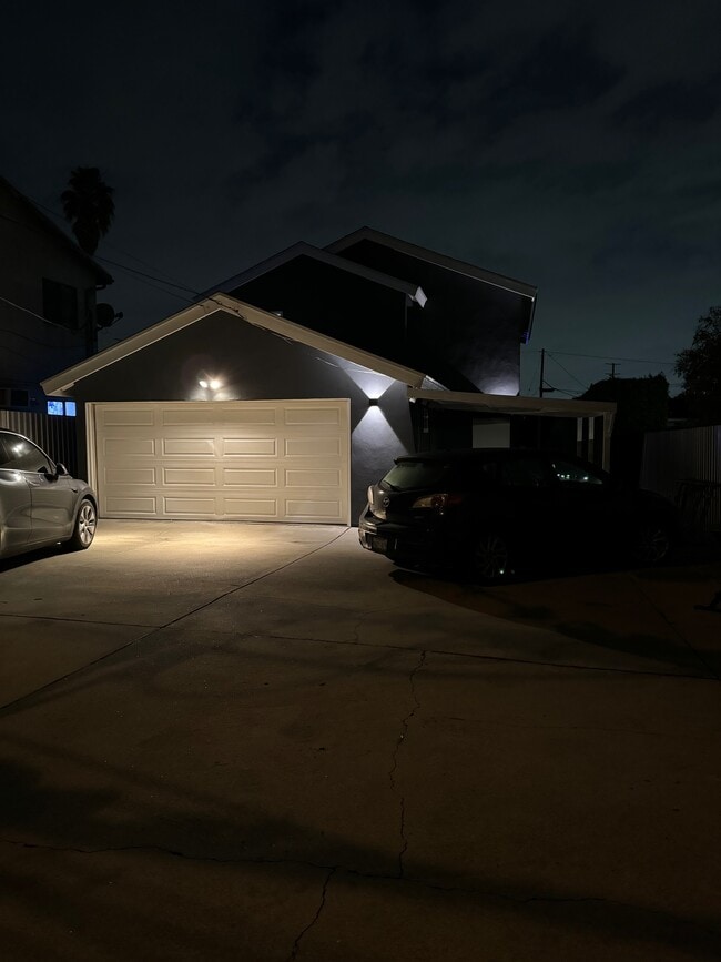 Back - 3019 Chaucer St