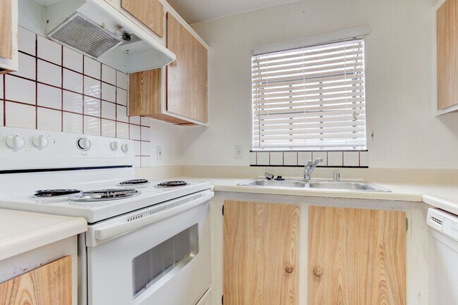 Building Photo - 2975 Juniper Hills Blvd