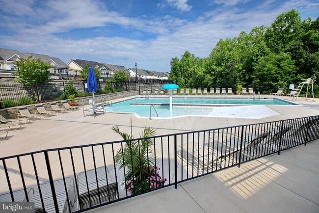 Building Photo - 35 Derby Dr