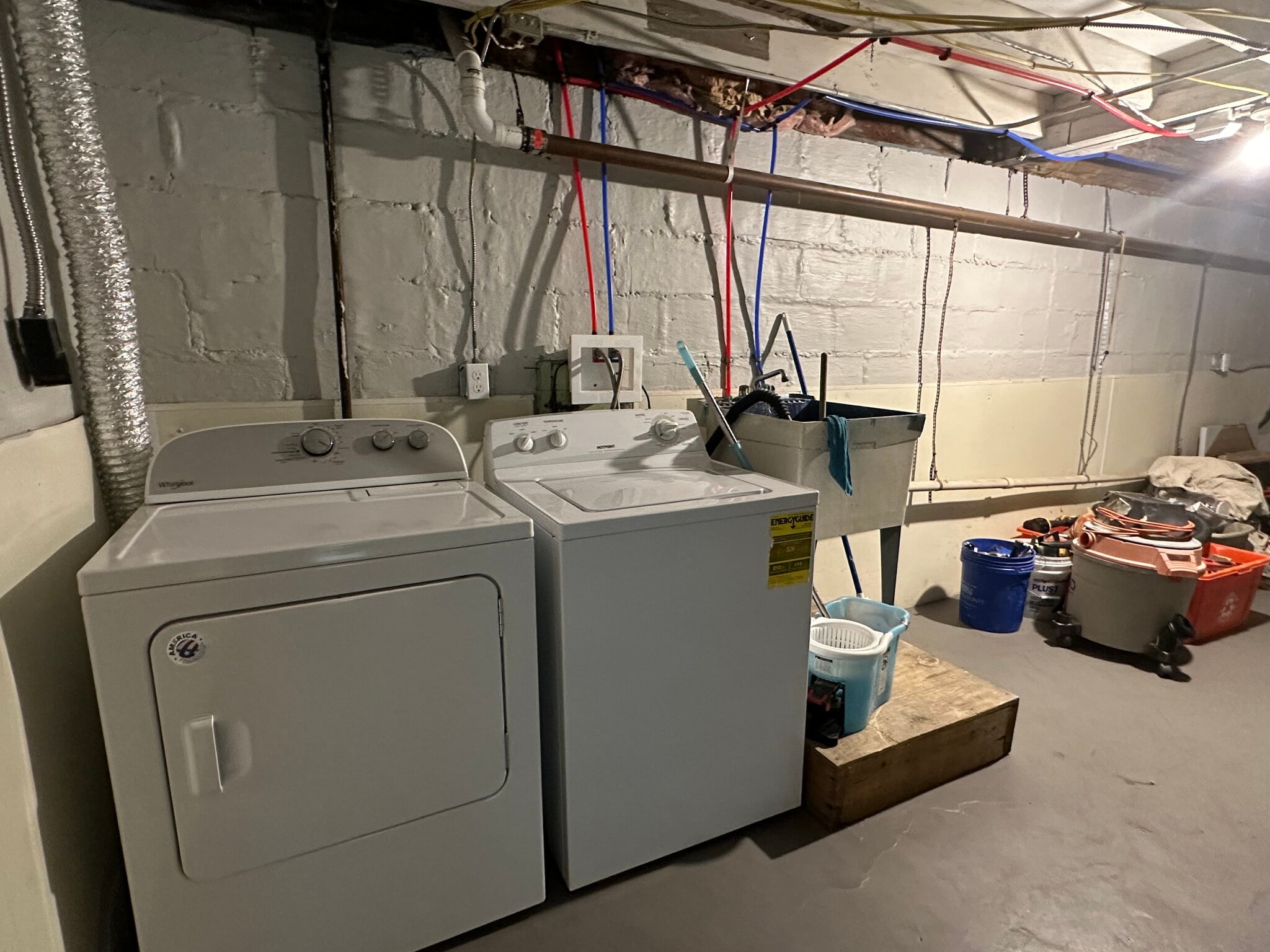 Building Photo - 813 Reading Rd