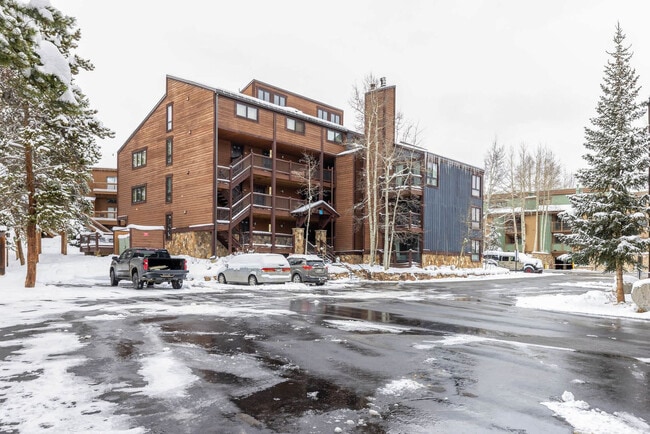 Building Photo - 465-464 4 O'Clock Rd