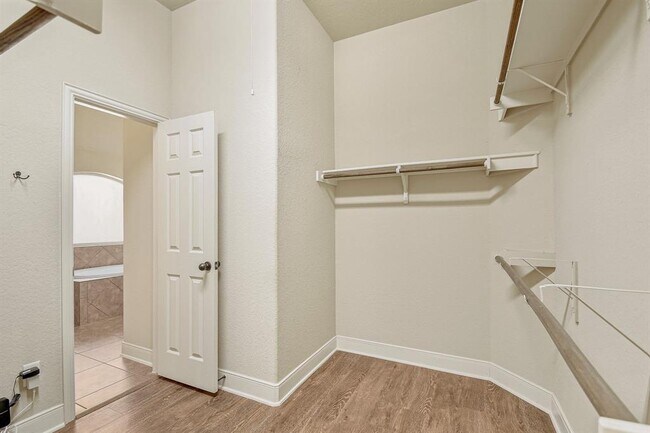 Building Photo - 136 Gruene Haven