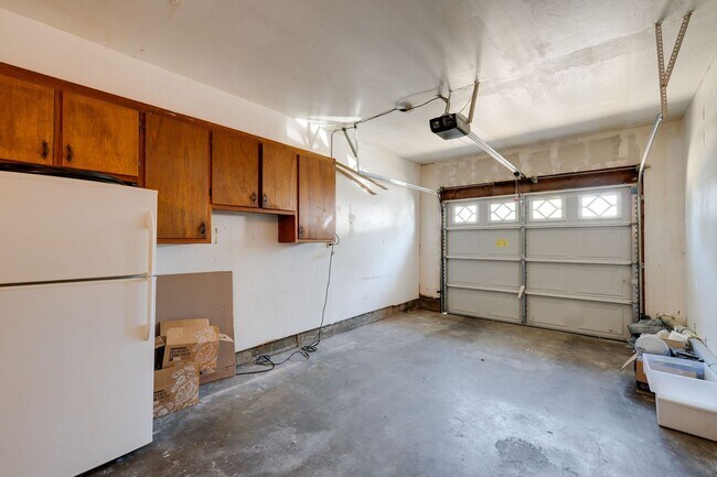 Building Photo - Charming 2 Bedroom Duplex with Private Backyard & Garage!