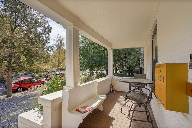 Building Photo - $2,080.95 - Charming 1 bed, 1 bath located in Denver with Bonus Flex Room!