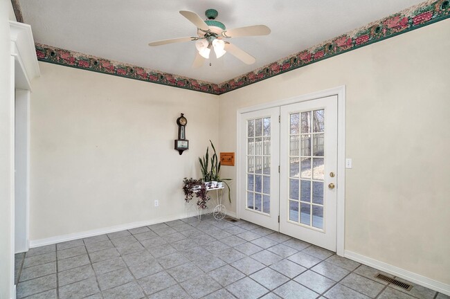 dining room - boarder wallpaper will be removed, all new paint and new ceiling fan - 4907 S Buckingham Ln