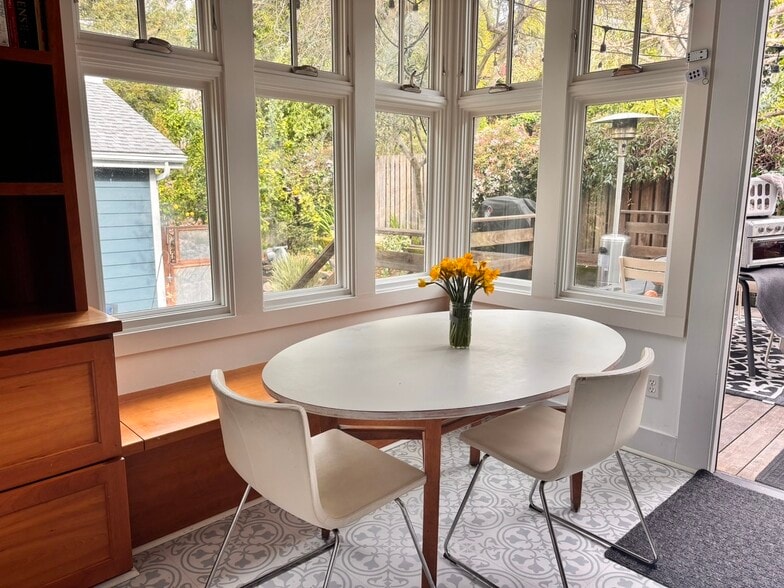 Building Photo - 238 Mather St