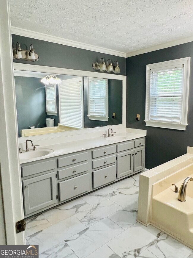 Building Photo - 2361 Ciji Cir