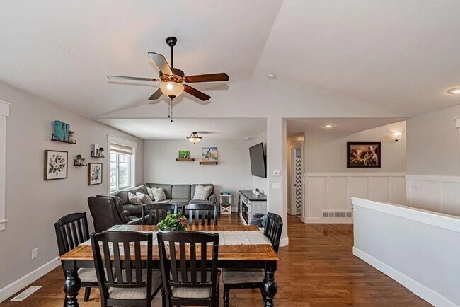 Building Photo - LOCATION, LOCATION, LOCATION - 4 Bedroom 3 Bath Home with TONS of storage. THIS PRICE INCLUDES TH...