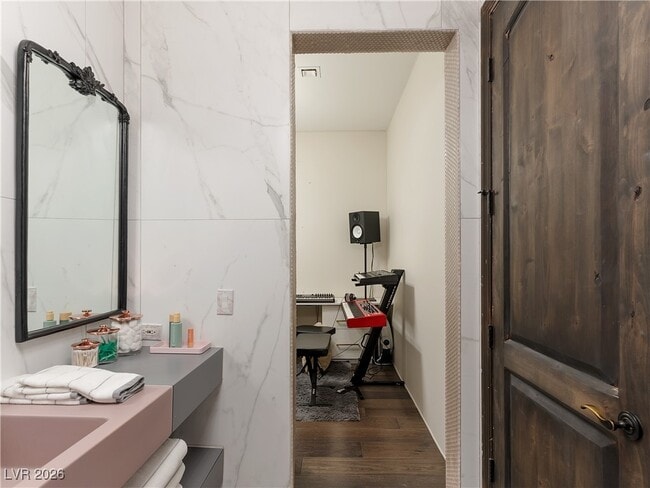 Building Photo - 190 Inveraray Ct