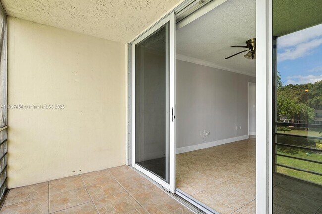 Building Photo - 9451 Evergreen Pl
