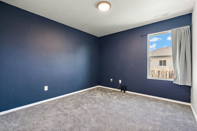 Building Photo - 16372 Whitley Ave