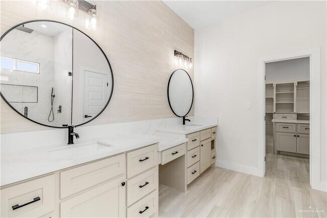 Building Photo - 13 E La Pointe Ave