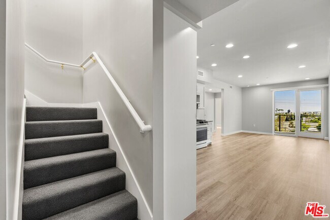 Building Photo - 7428 Santa Monica Blvd