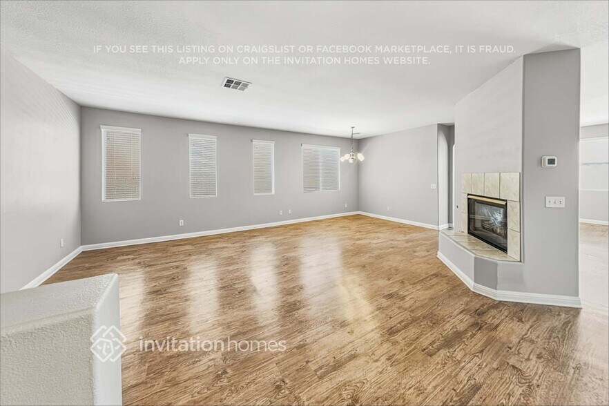 Building Photo - 4028 Villeroy Ave