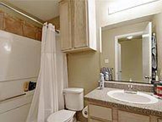 Building Photo - West Campus Condo Under $1000/Bedroom Walking To Campus