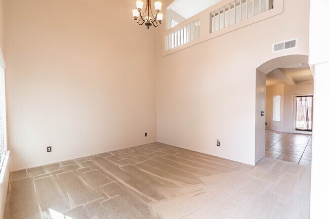 Building Photo - Gorgeous 4 bedroom 2.5 bath home in NorthEast El Paso!!