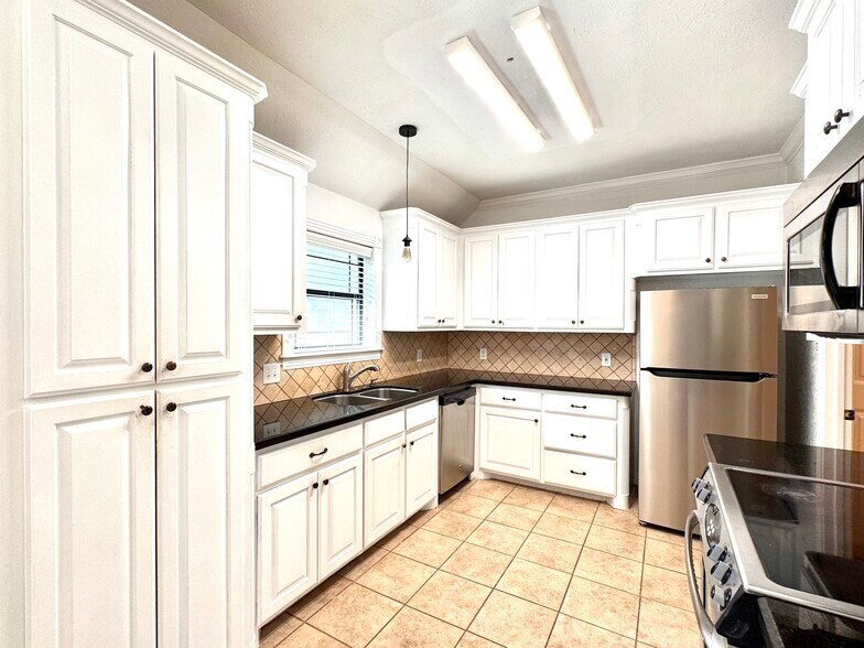 Building Photo - 3807 Ransberg Ct