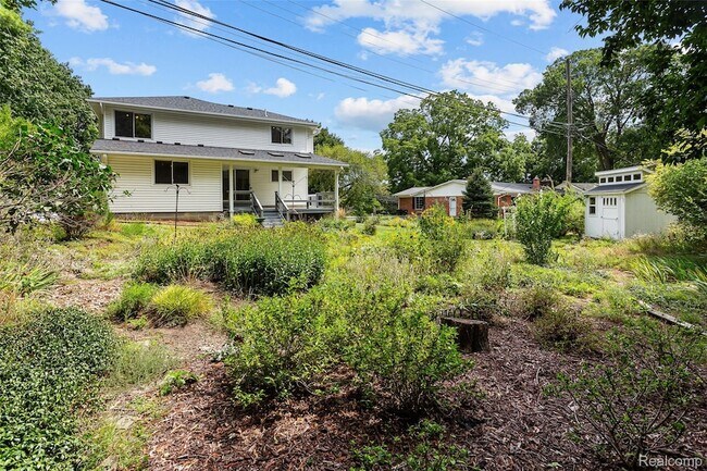 Building Photo - 6552 Orion Rd