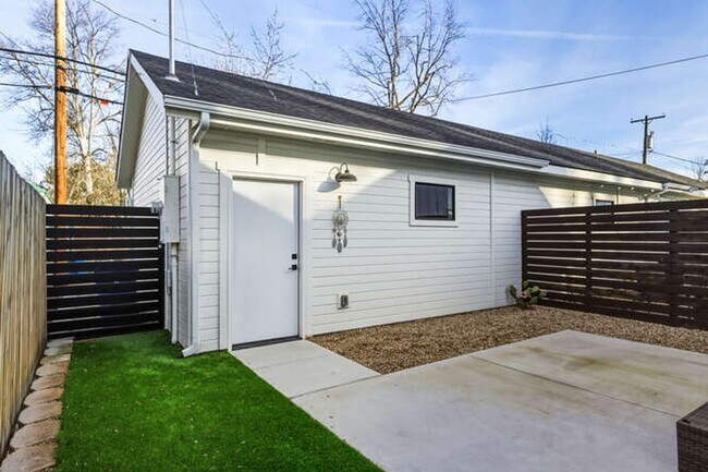 Building Photo - New Construction- High End 2 bed 2 bath (Pet friendly)- Move In April 1st, 2026