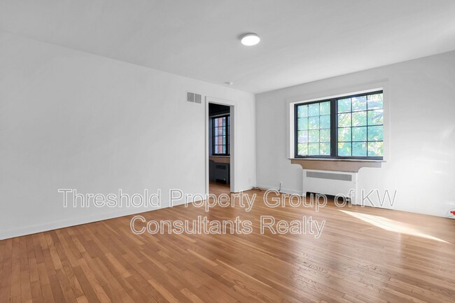 Building Photo - 451 E Town St