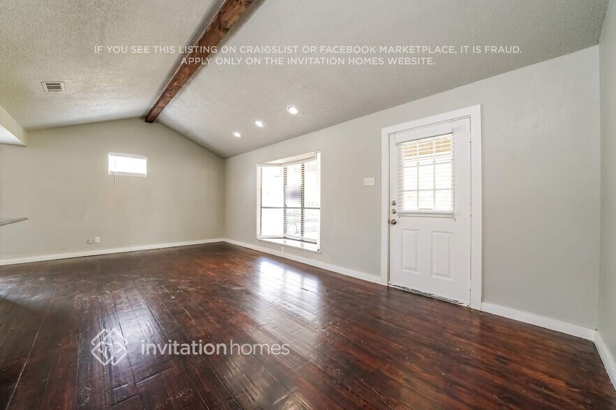 Building Photo - 213 E Gail Ln