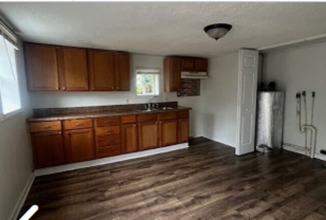 Building Photo - Charming 2BR Home with Large Front Porch & Spacious Kitchen
