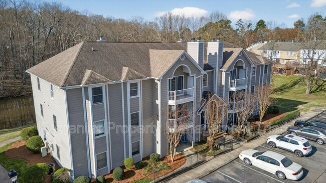 Building Photo - 3701 Cotswold Terrace