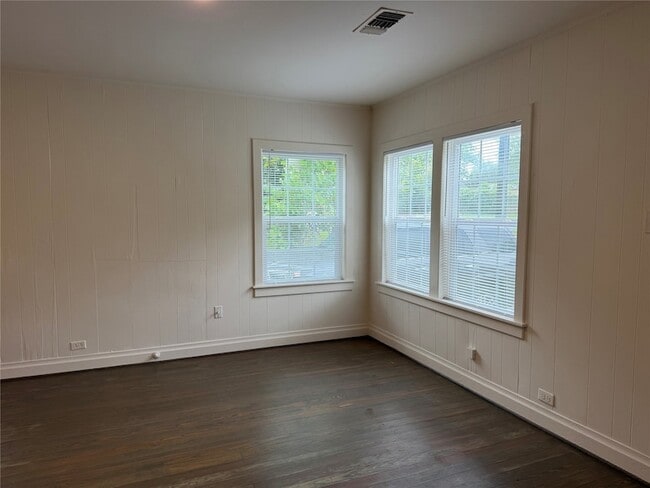 Building Photo - 1106 S Jackson St