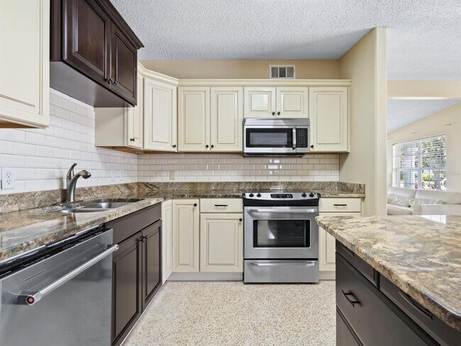 Building Photo - 3115 Bay Dr