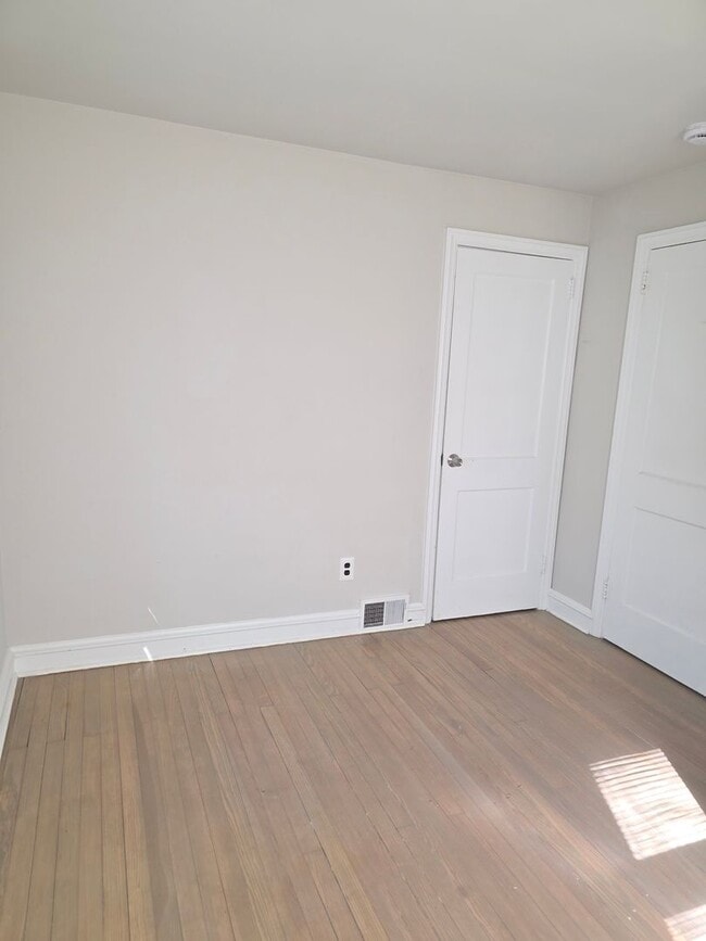 Building Photo - McDaniel Heights Single Family Home