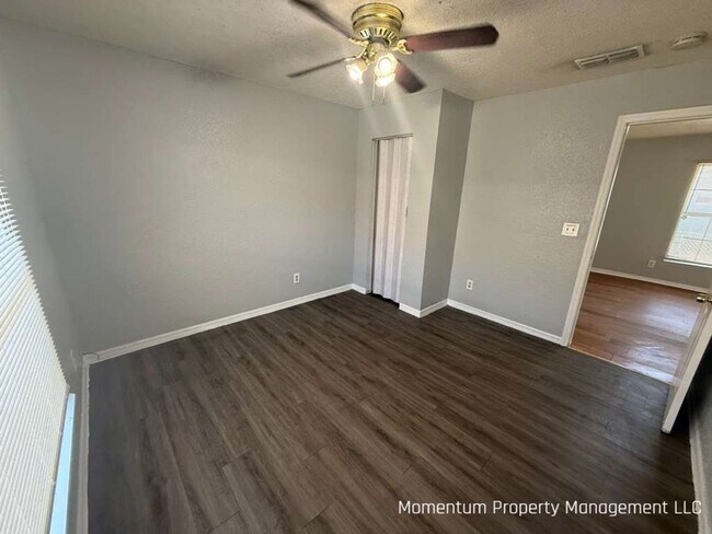 Building Photo - Beautiful, Remodeled 3/2 near BUSCH GARDENS!