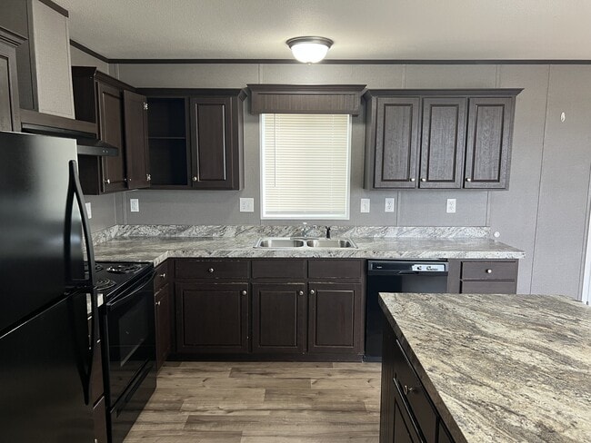 Building Photo - 582 Brent Dr