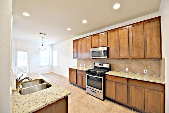 Building Photo - 15012 Fernhill Dr