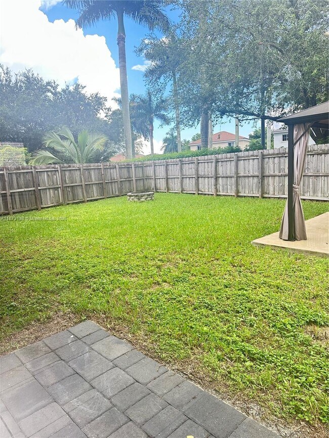 Building Photo - 3114 SE 3rd Dr