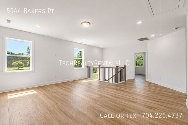 Building Photo - 5944 Bakers Point