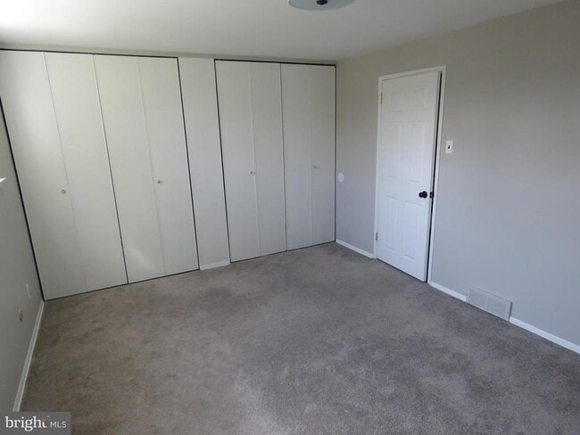 Building Photo - 3207 Fairdale Rd