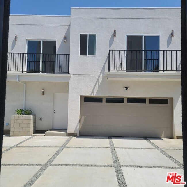 Building Photo - 13824 Bessemer St
