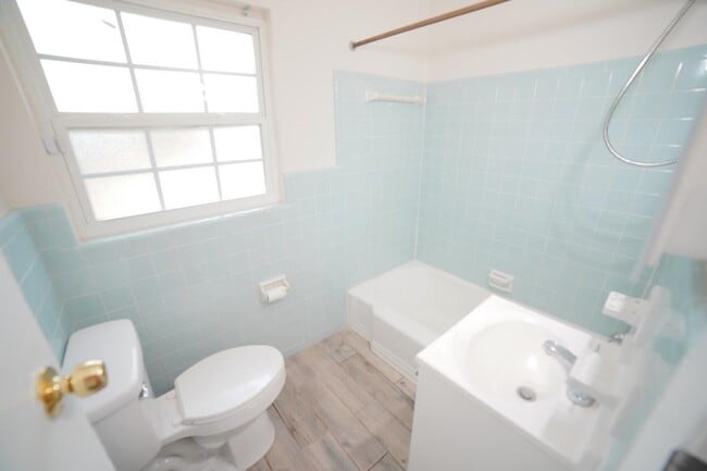 Building Photo - 926 Apache St